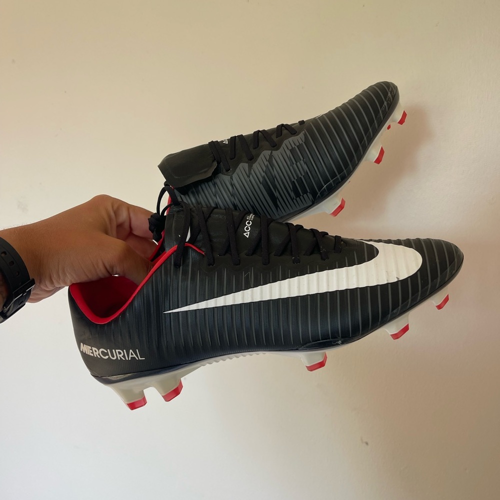 NEW Nike Mercurial Vapor XI Cleats